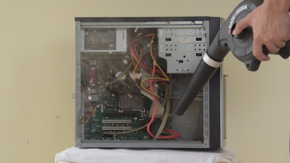 Computer is dusty and it should be kept clean in high barnet